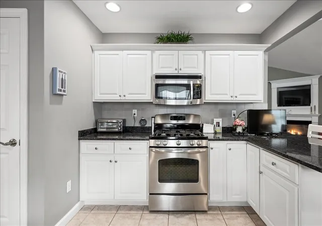 Homes for sale in Southborough, MA | 1 Aspenwood Cir #1, Southborough, MA 01772 | MLS# 73508943