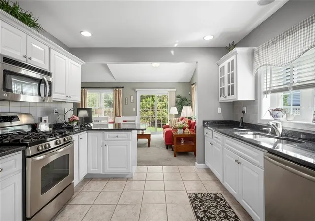 Homes for sale in Southborough, MA | 1 Aspenwood Cir #1, Southborough, MA 01772 | MLS# 73508943