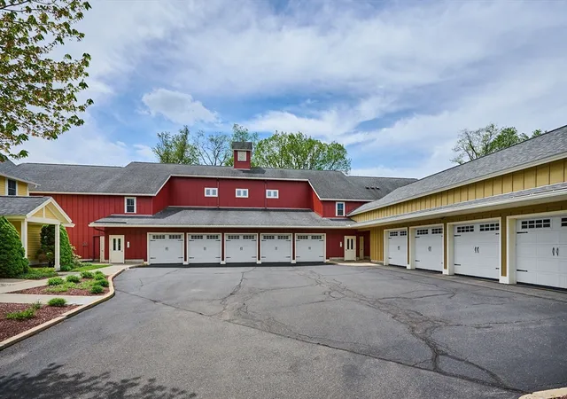 Homes for sale in Greenfield, MA | 20 Myers Farm Ln, Greenfield, MA 01301 | Houzeo