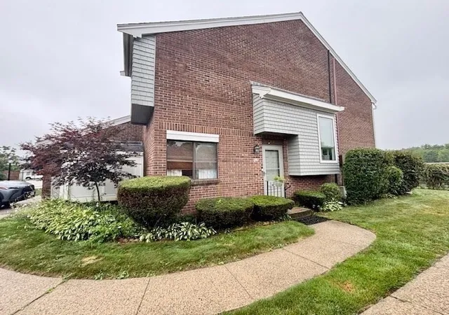 Photo 3 of Sale Pending at 272 Greenbrook Dr #272, Stoughton, MA 02072 | MLS# 73557315 | Listing updated on 2026-10-02