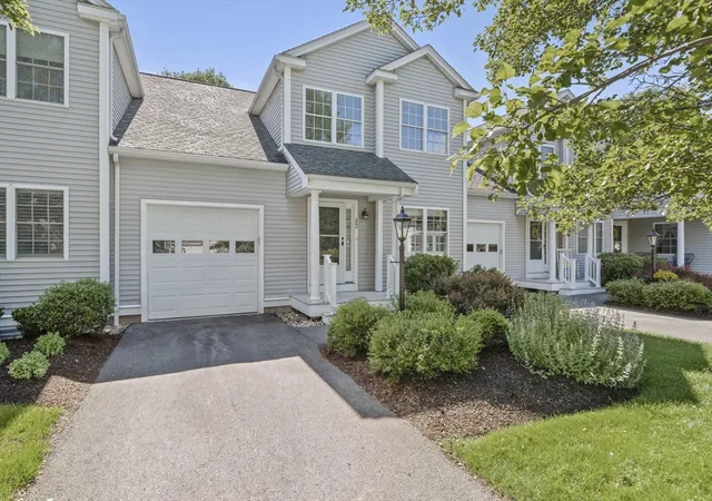 Homes for sale in Whitman, MA | 877 Auburnville Way #A3, Whitman, MA 02382 | MLS# 73533487