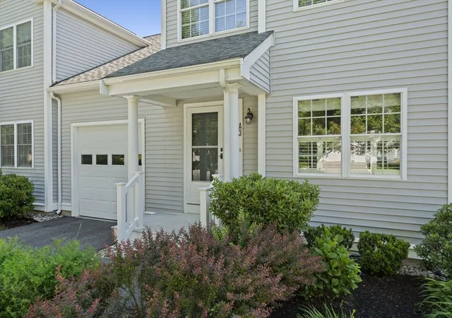 3rd image of 877 Auburnville Way #A3, Whitman, MA 02382 | MLS# 73533487
