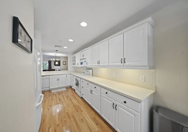 5th image of 877 Auburnville Way #A3, Whitman, MA 02382 | MLS# 73533487