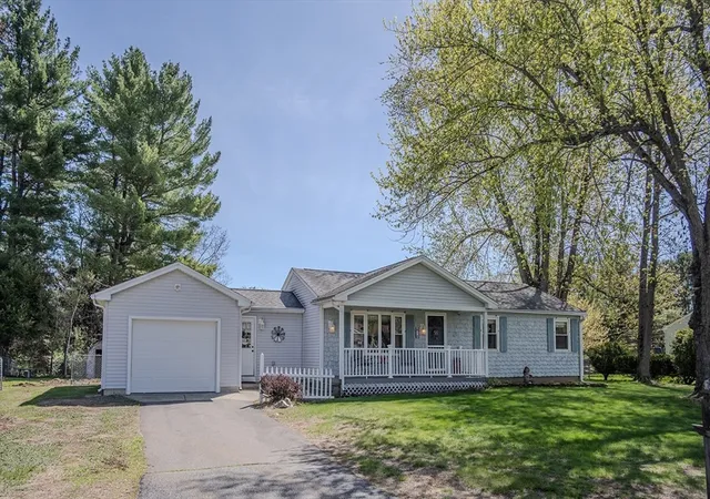 Homes for sale in Holyoke, MA | 8 Applewood Ln, Holyoke, MA 01040 | MLS# 73525829