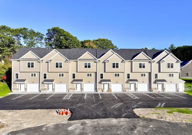 Homes for sale in Holbrook, MA | 719 S Franklin Street #B Block 3, Holbrook, MA 02343 | MLS# 73537660