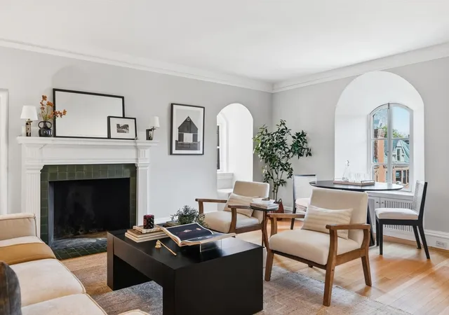 1st image of 334 Beacon St #10, Boston, MA 02116 | MLS# 73560428
