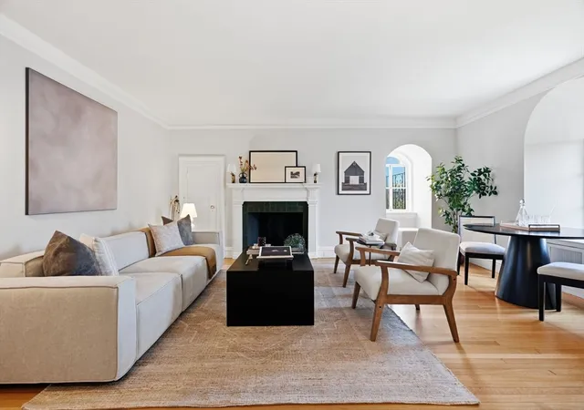 2nd image of 334 Beacon St #10, Boston, MA 02116 | MLS# 73560428