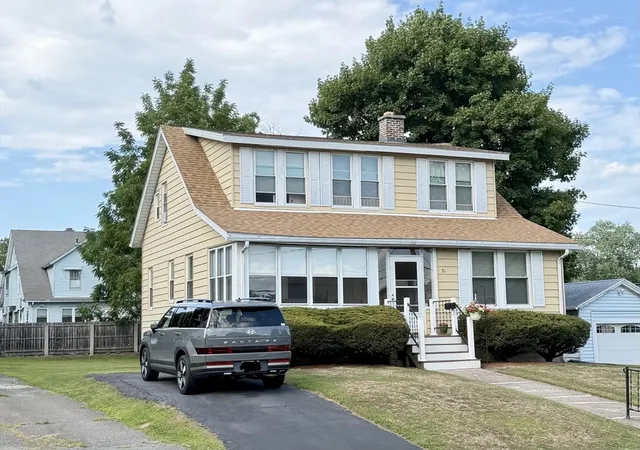 1st image of 31 King St, Holyoke, MA 01040 | MLS# 73556210