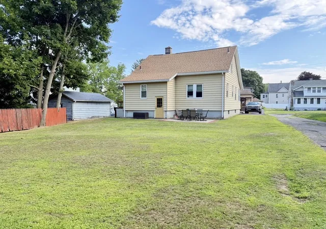 22nd image of 31 King St, Holyoke, MA 01040 | MLS# 73556210