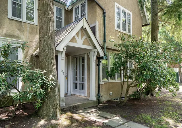 1st image of 128 Dudley St, Brookline, MA 02445 | MLS# 73535475