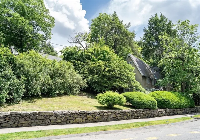 3rd image of 128 Dudley St, Brookline, MA 02445 | MLS# 73535475