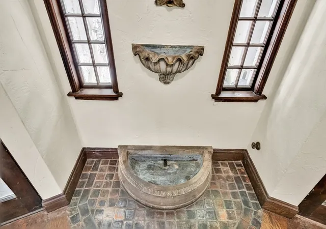 4th image of 128 Dudley St, Brookline, MA 02445 | MLS# 73535475