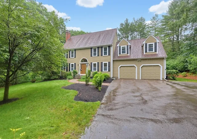 32nd image of 92 Plain St, Medfield, MA 02052 | MLS# 73546843