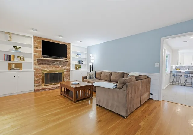 5th image of 92 Plain St, Medfield, MA 02052 | MLS# 73546843