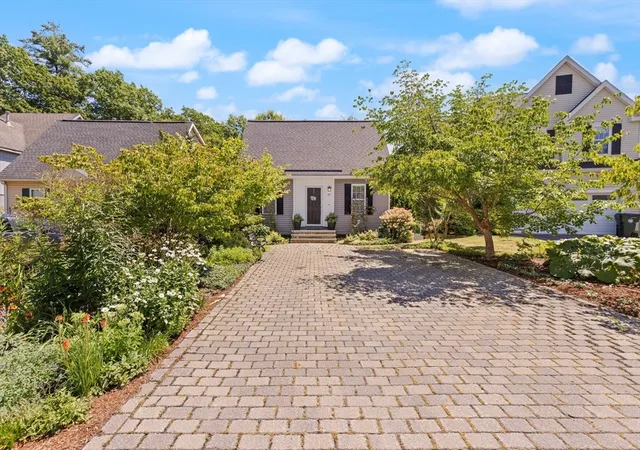 Listing Photo 4 - Condo for sale in building located at 47 Lilac Cir, Marlborough, MA 01752 - Unit #47