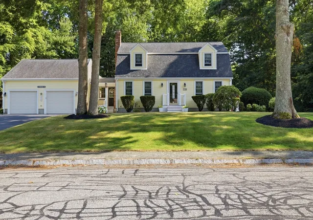 1st image of 10 Wynnwood Cir, Bridgewater, MA 02324 | MLS# 73551008
