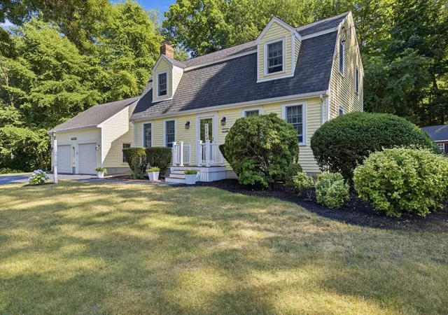 2nd image of 10 Wynnwood Cir, Bridgewater, MA 02324 | MLS# 73551008