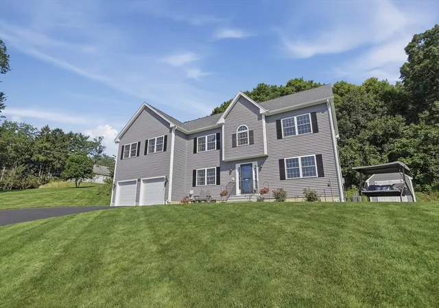 Photo 2 of Single family home for sale at 176 Southold Rd, Auburn, MA 01501 | MLS# 73560059 | Listing updated on 2026-08-21
