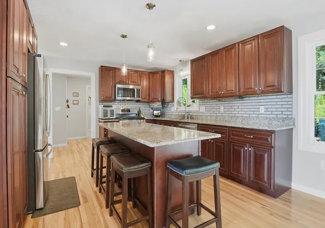 Photo 3 of Single family home for sale at 176 Southold Rd, Auburn, MA 01501 | MLS# 73560059 | Listing updated on 2026-08-21