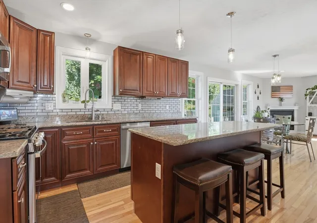 Photo 4 of Single family home for sale at 176 Southold Rd, Auburn, MA 01501 | MLS# 73560059 | Listing updated on 2026-08-21
