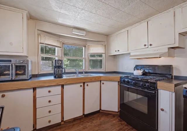 2nd image of 124 Mayflower Avenue, Taunton, MA 02780 | MLS# 73555418