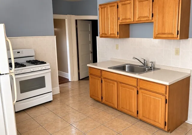 3rd image of 436-438 Franklin St, Springfield, MA 01104 | MLS# 73551755
