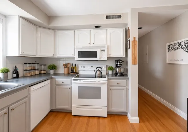 3rd image of 16 Cross St E, Somerville, MA 02145