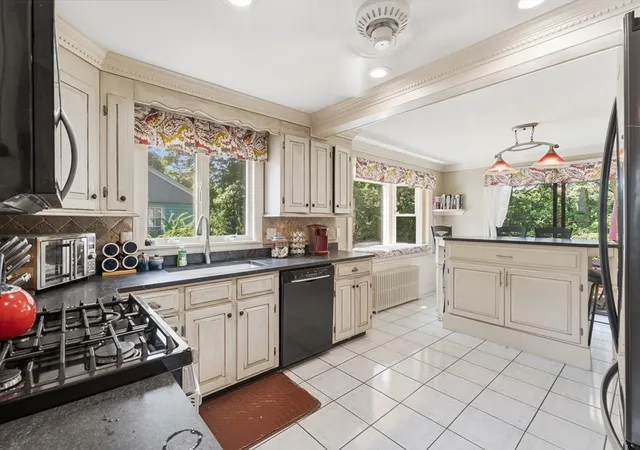 Photo 4 of Sale Pending at 125 Jaffrey St, Weymouth, MA 02188 | MLS# 73545678 | Listing updated on 2026-09-24