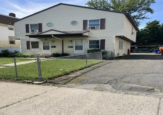 10th image of 17 19 Webster St, Springfield, MA 01104 | MLS# 73558085