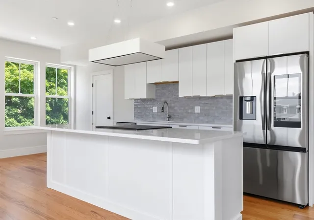 3rd image of 421 High St #306, Medford, MA 02155 | MLS# 73557358