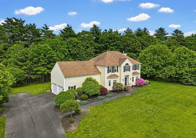 Photo 3 of Single family home for sale at 10 Amanda St, Middleboro, MA 02346 | MLS# 73530799 | Listing updated on 2026-09-14