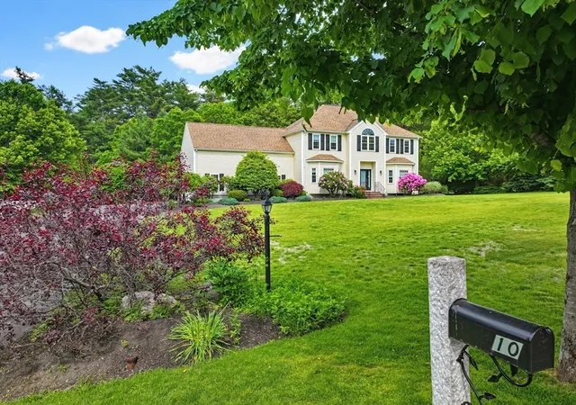 Photo 3 of Single family home for sale at 10 Amanda St, Middleboro, MA 02346 | MLS# 73530799 | Listing updated on 2026-09-14