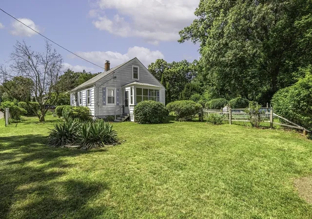 Photo 3 of Sale Pending at 154 Lamont St, Springfield, MA 01119 | MLS# 73555922 | Listing updated on 2026-08-18