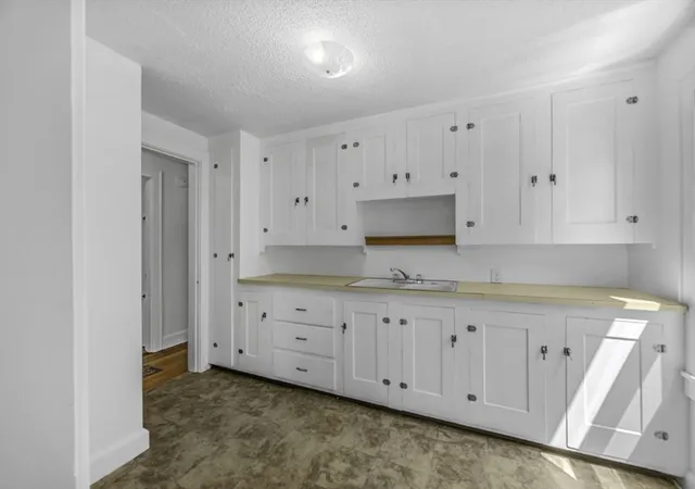 Photo 4 of Sale Pending at 154 Lamont St, Springfield, MA 01119 | MLS# 73555922 | Listing updated on 2026-08-18