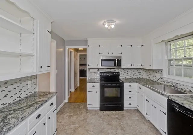 Photo 4 of Single family home for sale at 50 Crystal Brook Dr, Springfield, MA 01118 | MLS# 73568190 | Listing updated on 2026-10-05