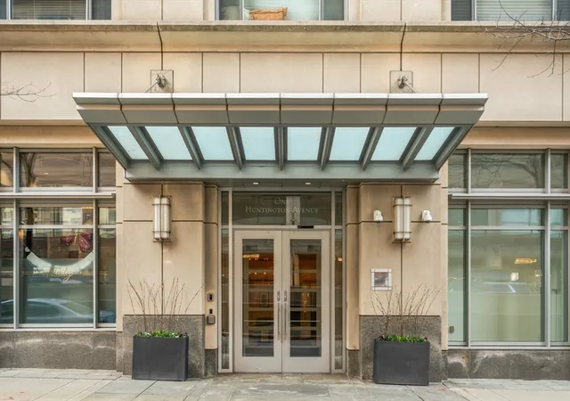 Listing Photo 3 - Condo for sale in Trinity Place Condominium located at 1 Huntington Ave, Boston, MA 02116 - Unit #807