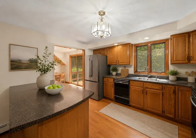 3rd image of 5 Windemere Dr, Mansfield, MA 02048 | MLS# 73556469