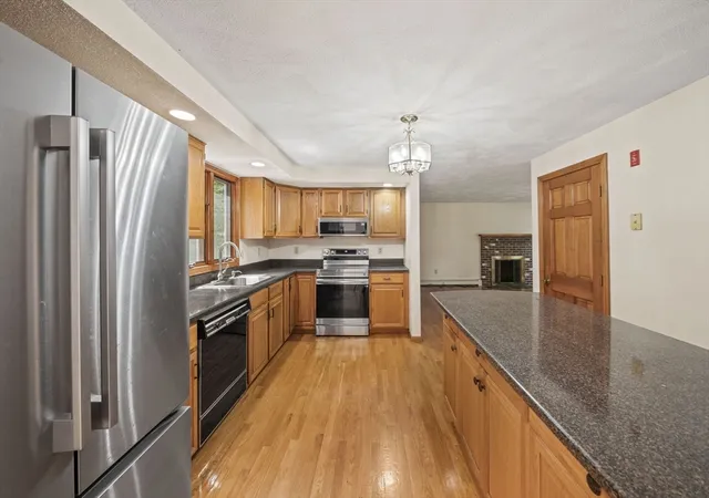 5th image of 5 Windemere Dr, Mansfield, MA 02048 | MLS# 73556469