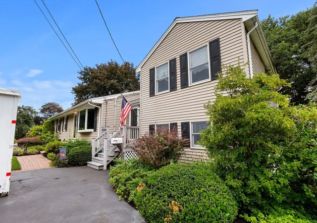 Photo 3 of Sale Pending at 25 Glen Dr, Peabody, MA 01960 | MLS# 73569638 | Listing updated on 2026-09-23