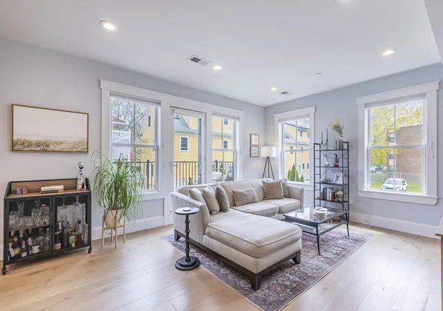 Listing Photo 4 - Condo for sale in building located at 66 Fawndale Rd, Boston, MA 02131 - Unit #3