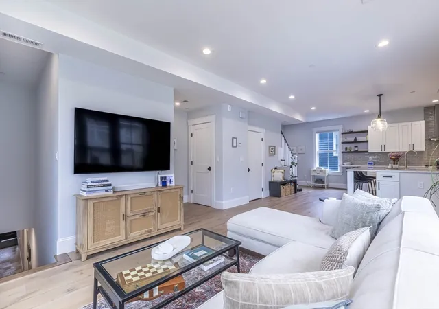 Listing Photo 5 - Condo for sale in building located at 66 Fawndale Rd, Boston, MA 02131 - Unit #3
