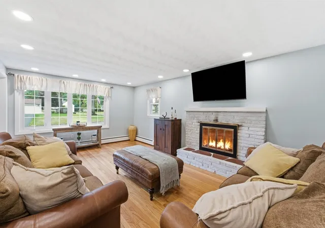 4th image of 28 Intervale Rd, Springfield, MA 01118 | MLS# 73558690