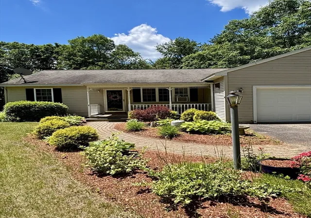 Homes for sale in Hubbardston, MA | 86 Chicopee Dr, Hubbardston, MA 01452 | MLS# 73538037