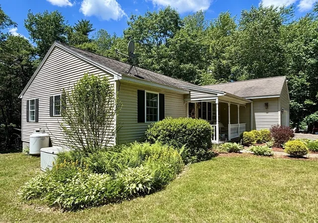 Homes for sale in Hubbardston, MA | 86 Chicopee Dr, Hubbardston, MA 01452 | MLS# 73538037