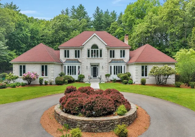 1st image of 784 Strawberry Hill Rd, Concord, MA 01742 | MLS# 73528197