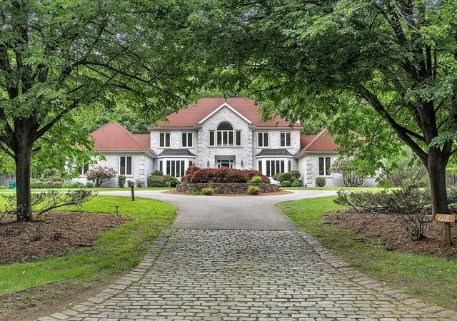 2nd image of 784 Strawberry Hill Rd, Concord, MA 01742 | MLS# 73528197
