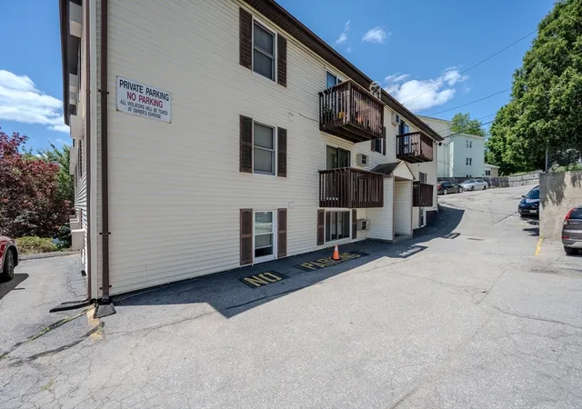 2nd image of 229 Vernon St #3, Worcester, MA 01607 | MLS# 73567412