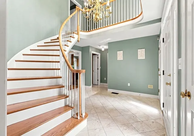 3rd image of 3 Hazelwood Cir, Andover, MA 01810 | MLS# 73547098