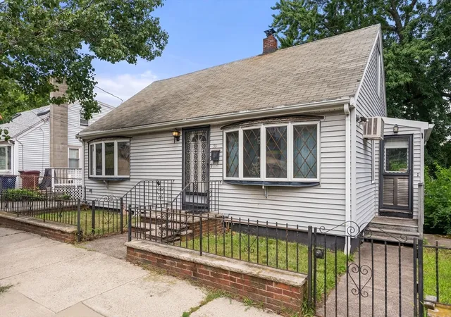 1st image of 39 Elsie St, Everett, MA 02149 | MLS# 73558394