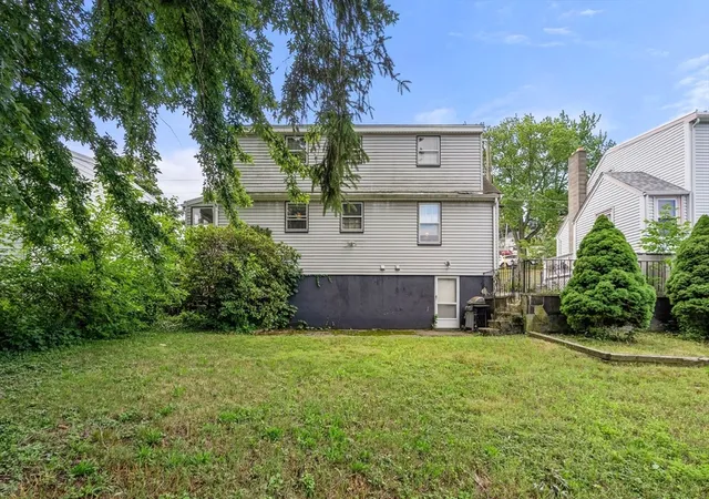 3rd image of 39 Elsie St, Everett, MA 02149 | MLS# 73558394